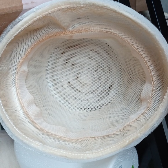 Netted Beehive Hat Cream/white Floral Style 1960s - Picture 5 of 6